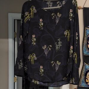 Flowy Womens Navy Floral Long-Sleeve Blouse